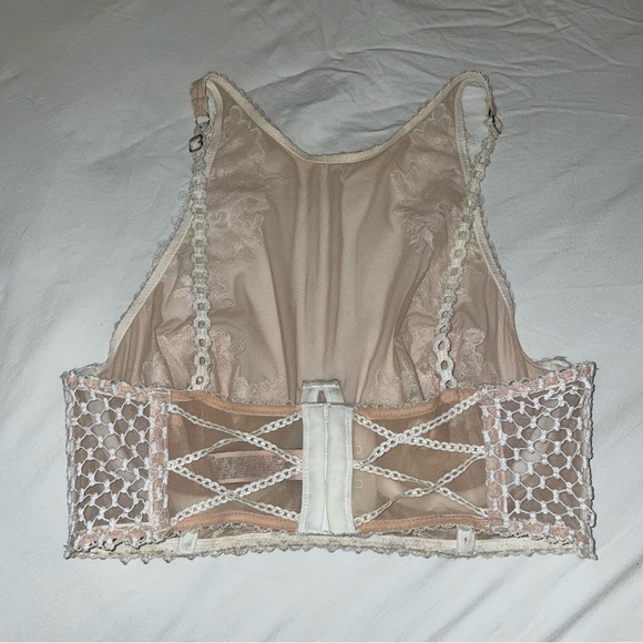 Beautiful floral nude mesh top/bra - Picture 2 of 3